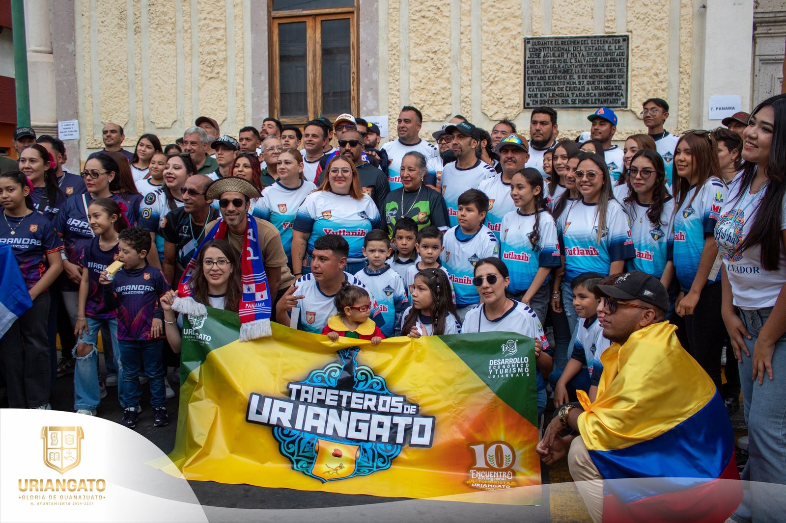 Desfile inaugural del Décimo Encuentro internacional de alfombristas